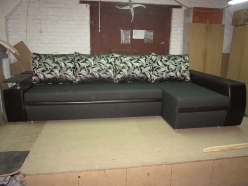 Розкладний кутовий диван МВС Мустанг Лонг єврокнижка (Etna 096 / Gerra Dark Brown / Golden black)